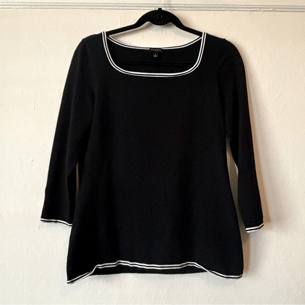 Black Soft Top w/ White Trim & Pearl Detail